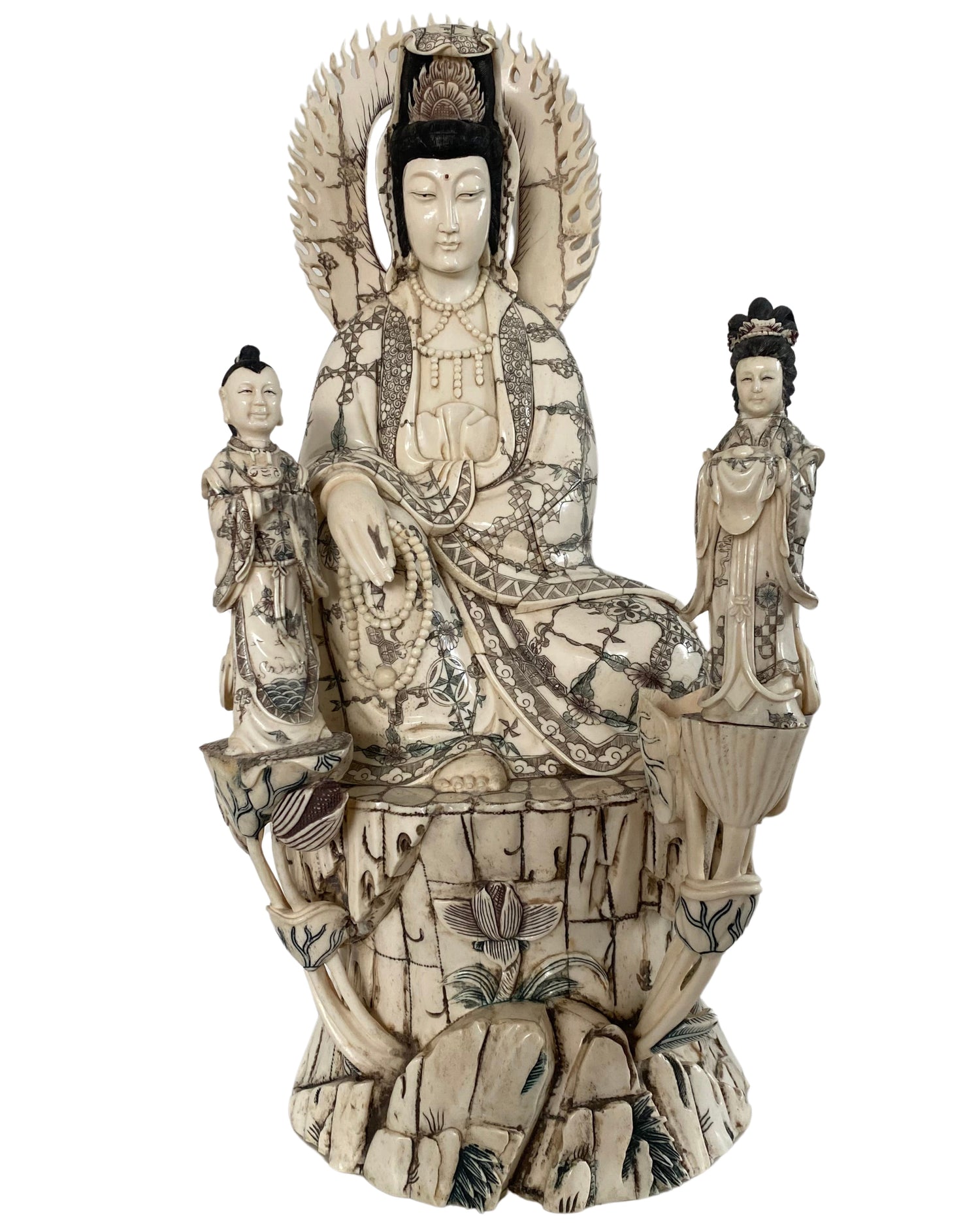 Antique Chinese Guanyin carved from bone, attributed to the Late Qing period