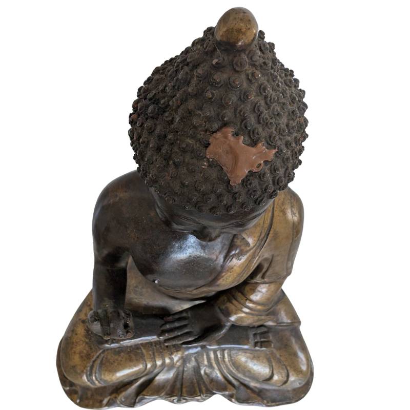 Antique Chinese Teaching Buddha – Bronze, Qing Attribution, 33 cm – close view of the central details