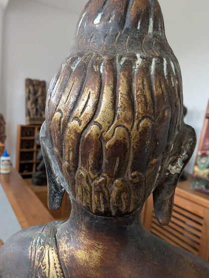 Antique Himalayan Buddha – Gilt Bronze, West Tibet / Mustang Attribution, 52 cm – casting and construction detail