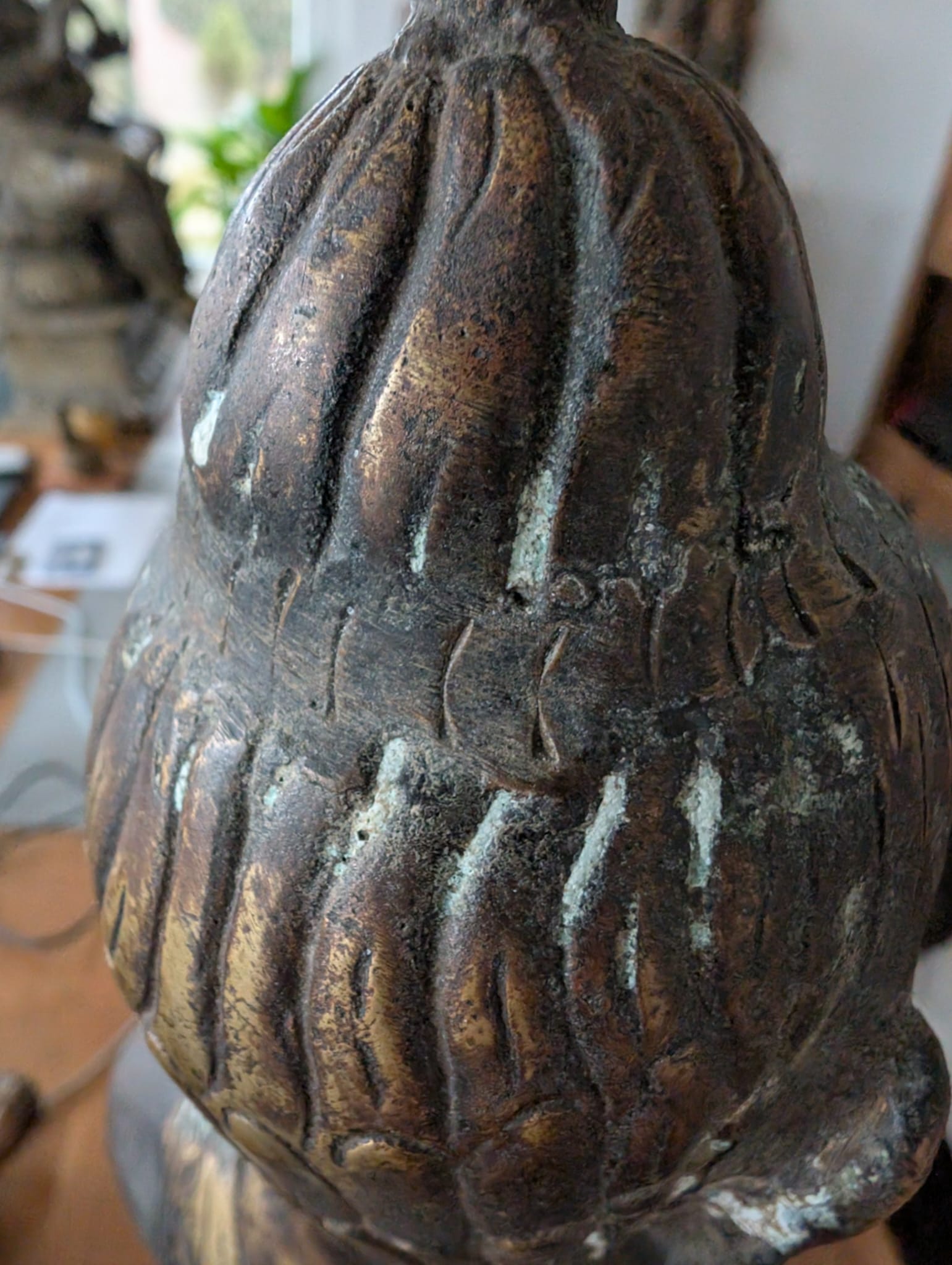 Antique Himalayan Buddha – Gilt Bronze, West Tibet / Mustang Attribution, 52 cm – underside and base view