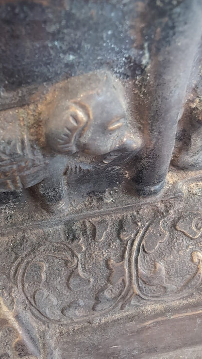 Antique Himalayan Buddha – Gilt Bronze, West Tibet / Mustang Attribution, 52 cm – edge and contour detail