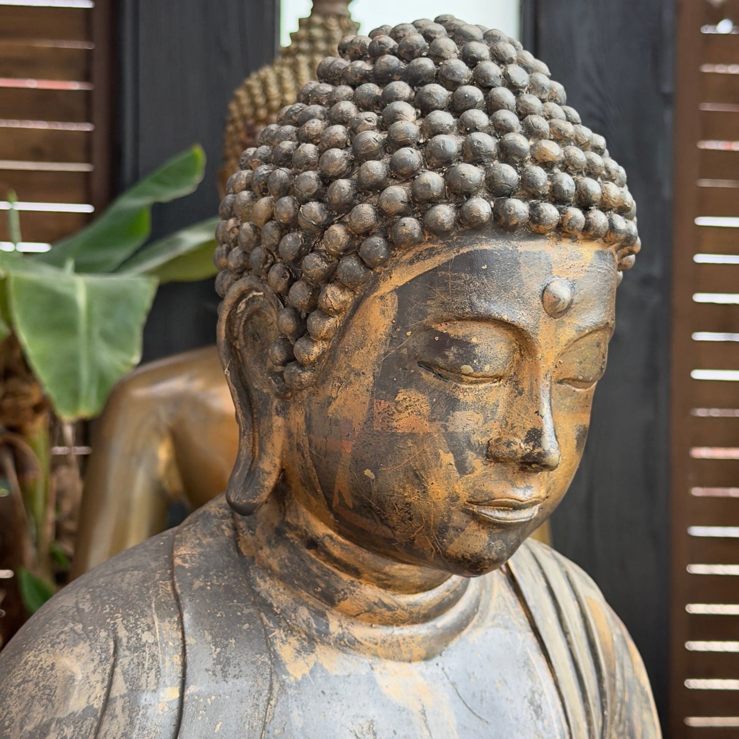 Overall catalogue view of the antique Japanese Buddha in bronze, ca. 1900