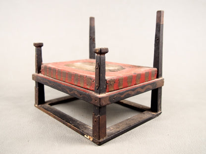 Antique Japanese Kobo Daishi in Zushi Shrine – Edo Attribution, 35 cm – surface and patina detail