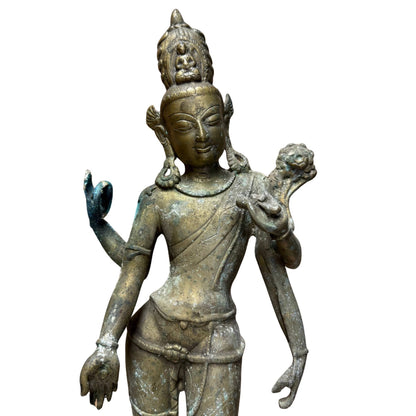Antique Nepalese Four-Armed Avalokiteshvara – Gilt Bronze, 55 cm – close view of the upper section