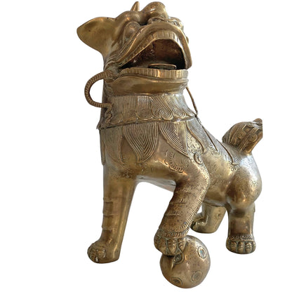 Antique Pair of Chinese Guardian Lions – Gilt Bronze, ca. 1880–1910, 40 cm – opposite three-quarter front view