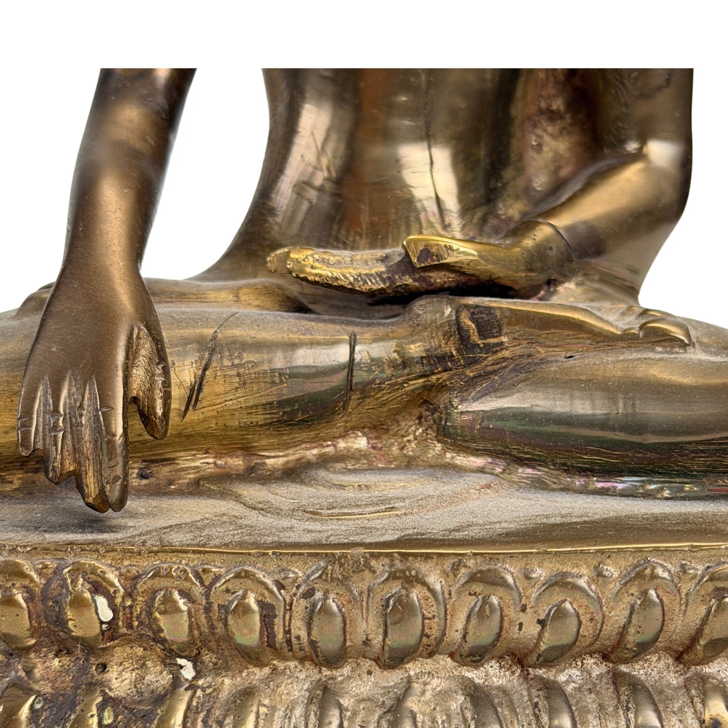 Hand-finished antique Tibetan Buddha in bronze with historic surface wear