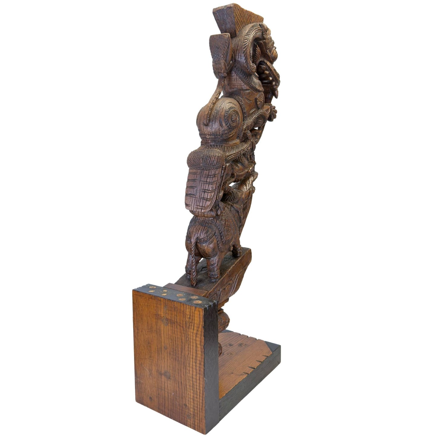 Architectonisch tempelfragment met Yali krijger en olifant
