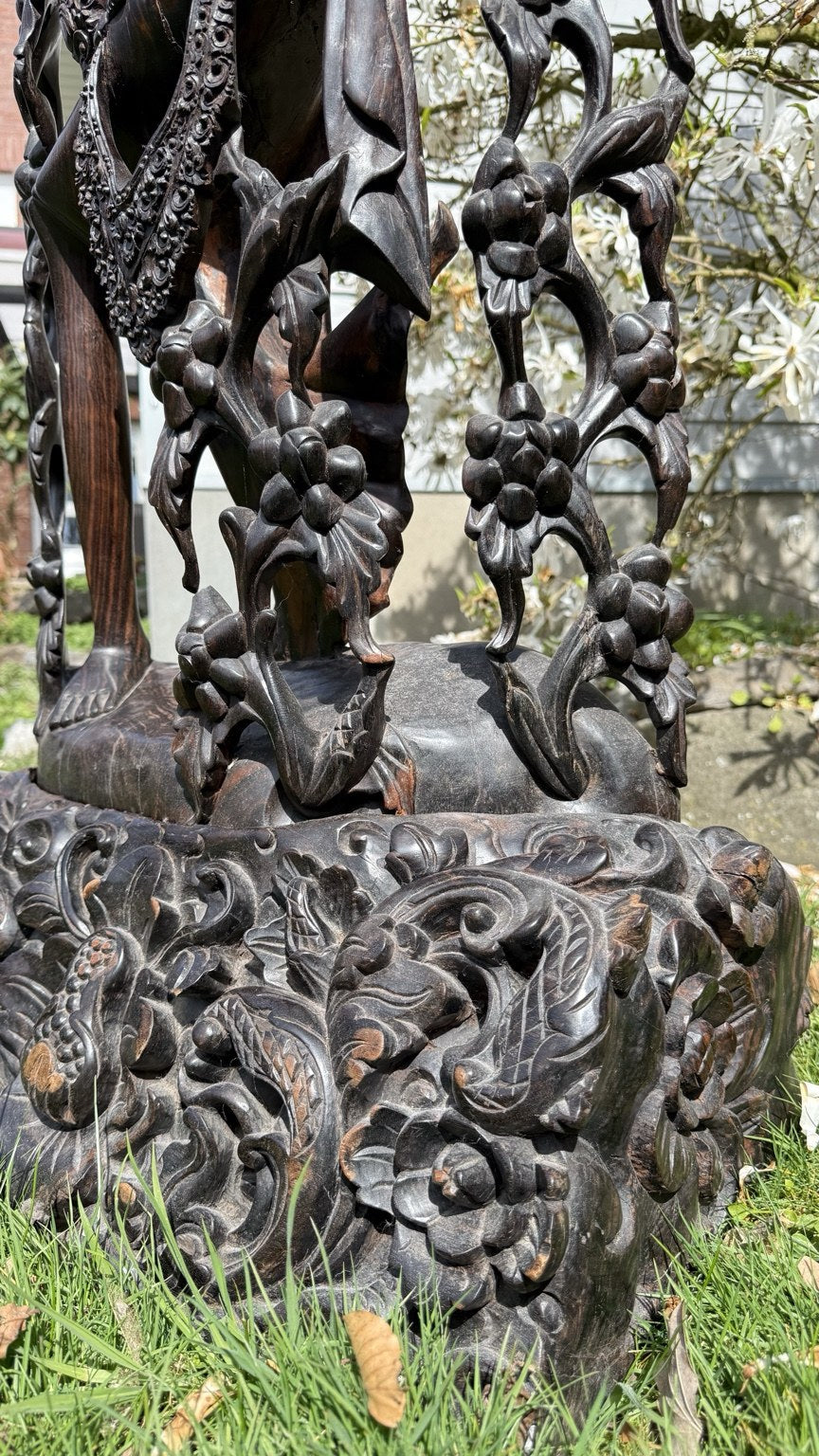 Monumentaal houten Balinees beeld
