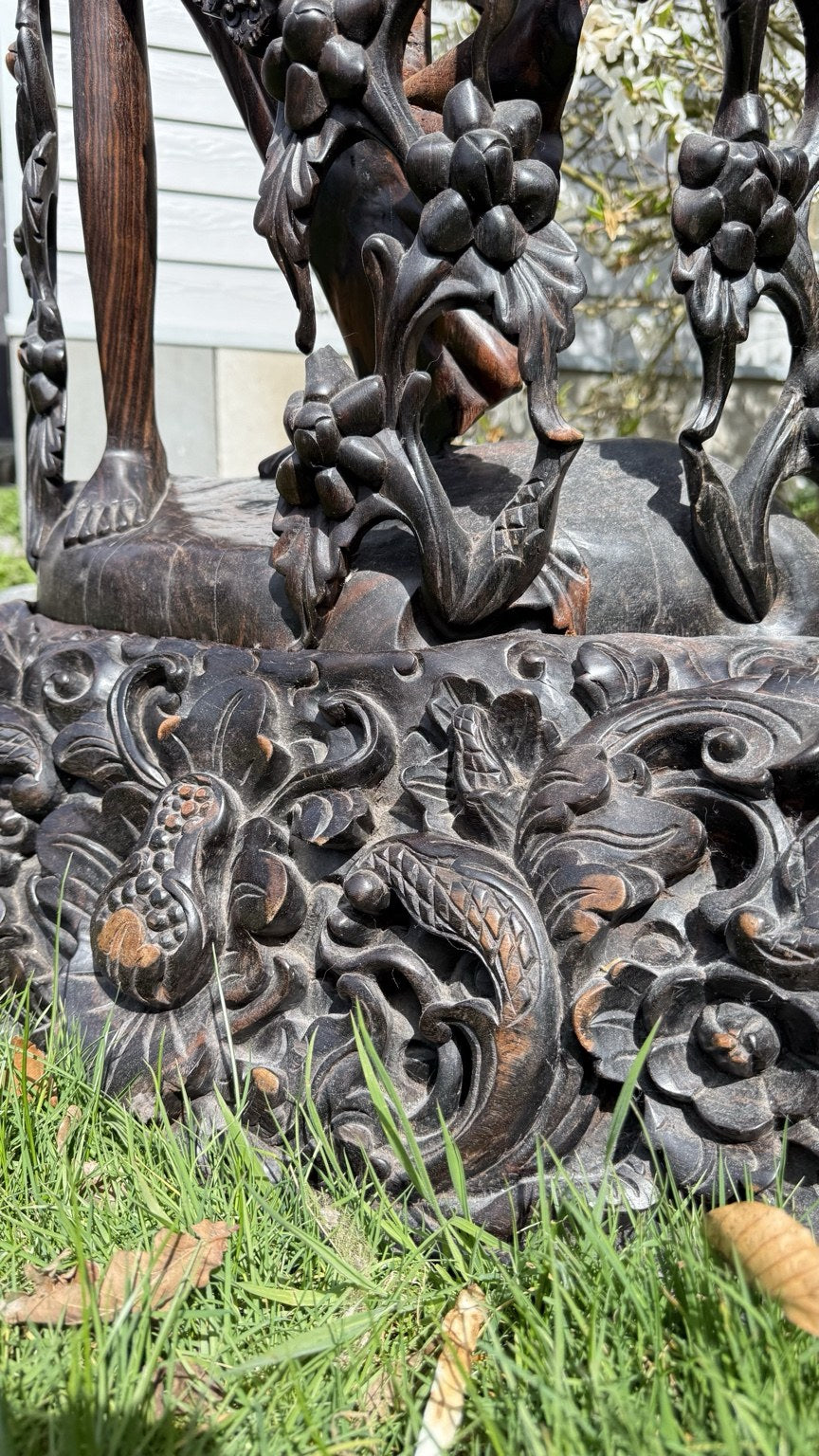 Handgesneden Coromandel sculptuur
