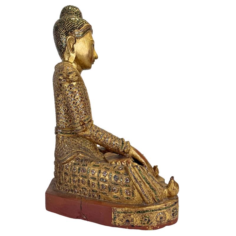 birmese tempel boeddha met glas mozaiek en bladgoud decoratie