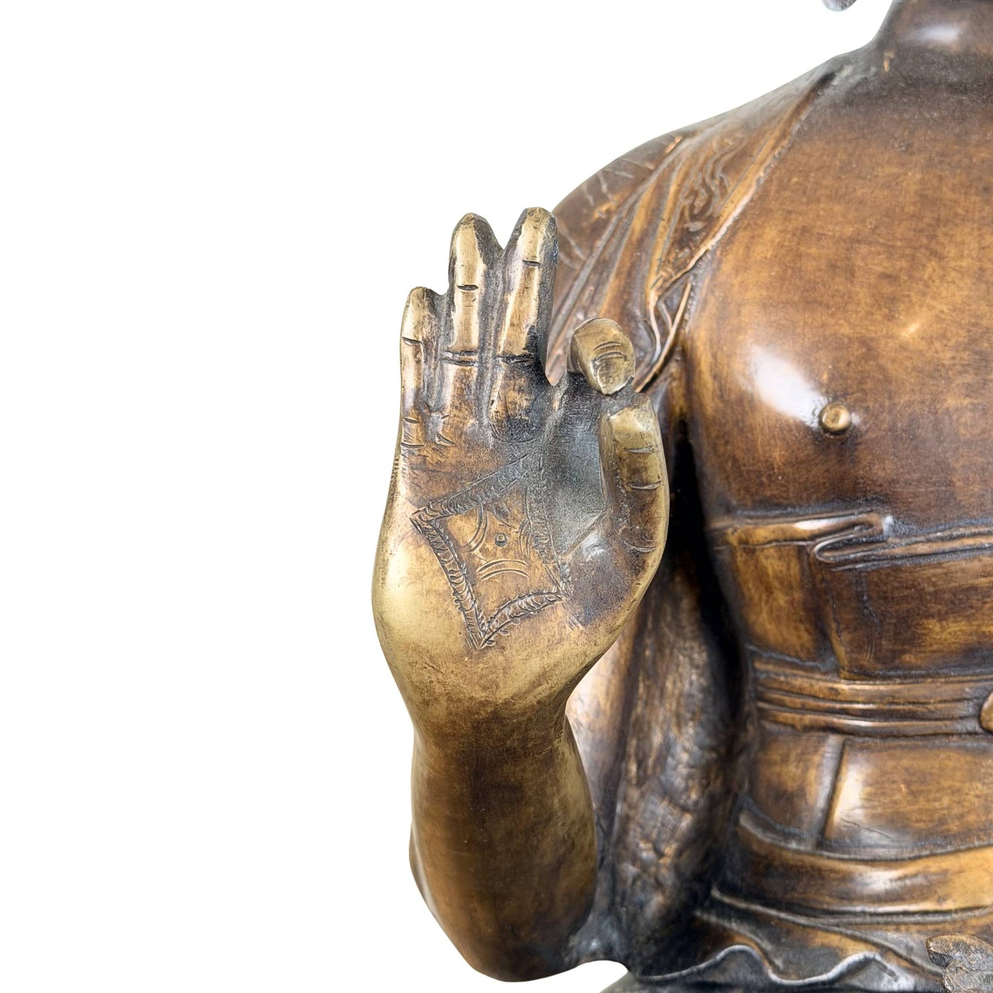 Vuurvergulde bronzen Boeddha in abhaya mudra, symbool voor bescherming, geruststelling en spirituele kracht