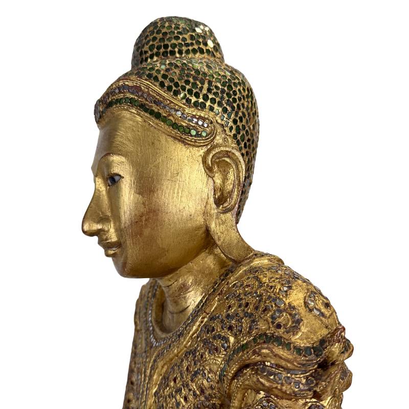 boeddha beeld myanmar mozaiek glas verguld oppervlak detail