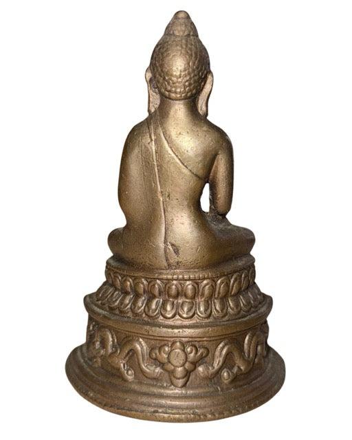 Boeddha van brons met rituele troonbasis en oude patina