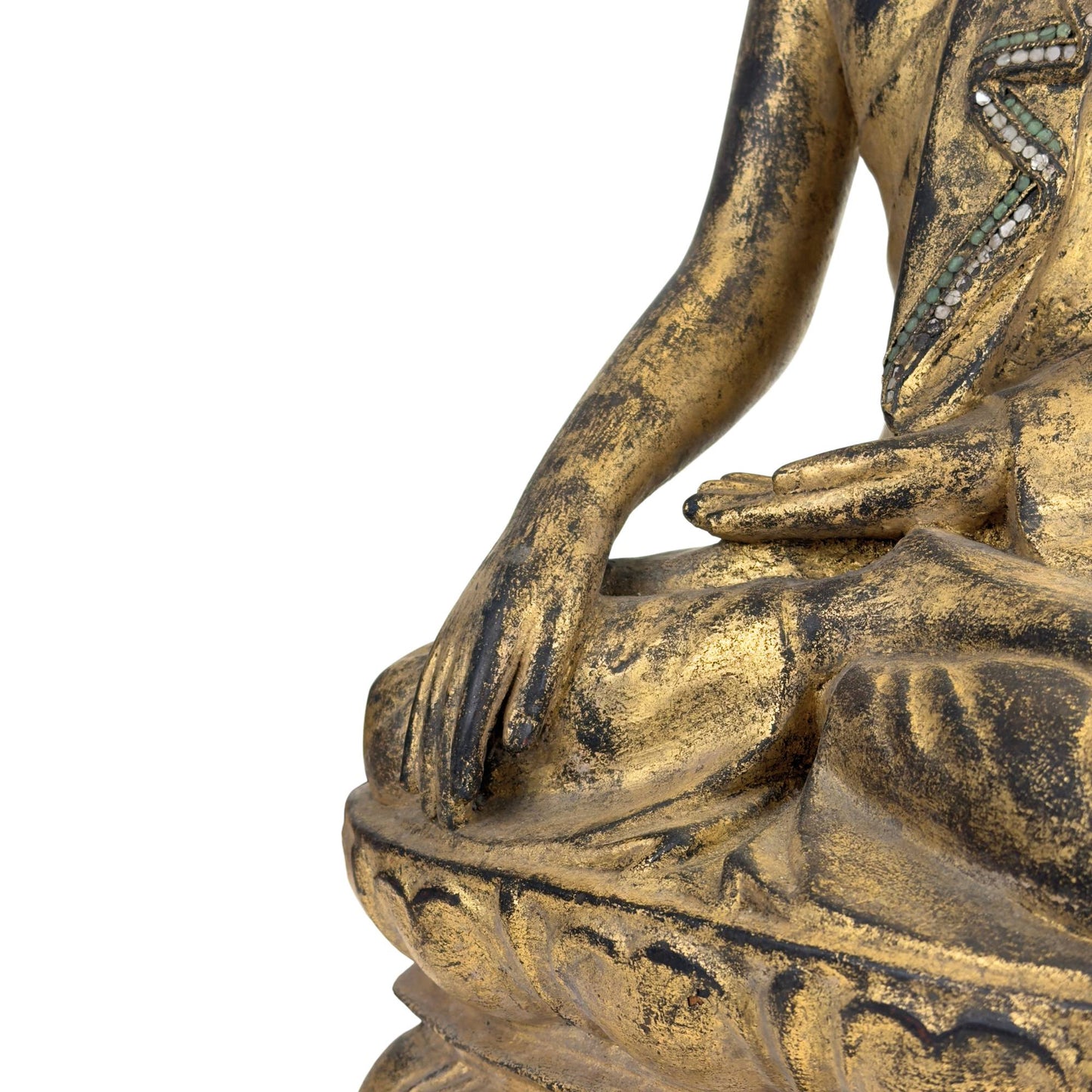Boeddha uit Myanmar binnen traditionele tempelkunst