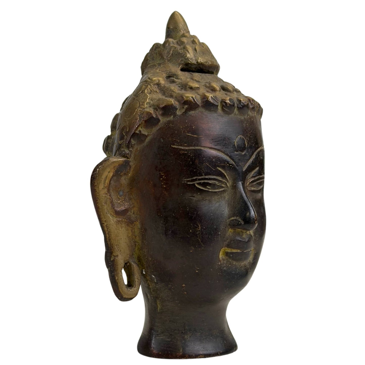 Detail van fijn uitgewerkte haarkrullen op bronzen Boeddhahoofd