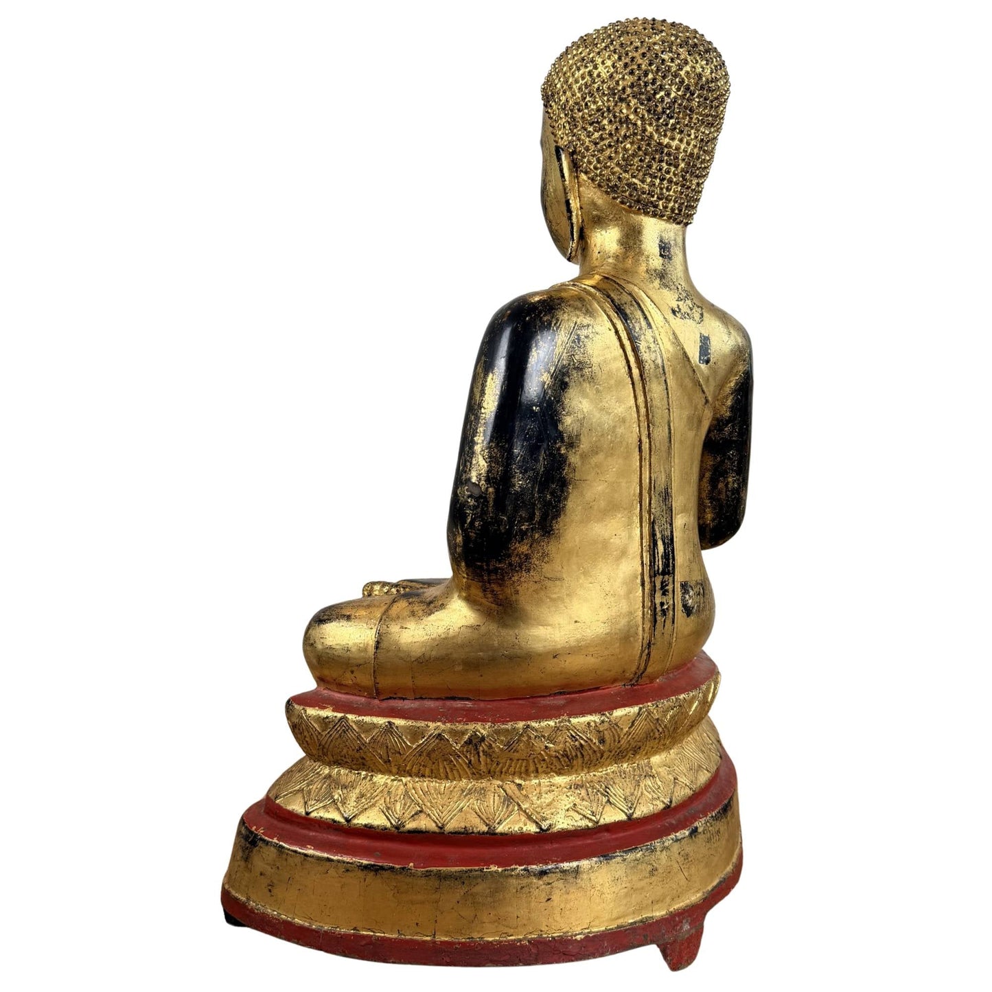 Bronzen Boeddha met vuurvergulding, rode lakaccenten, zwarte ouderdomsslijtage en traditionele spirituele uitstraling