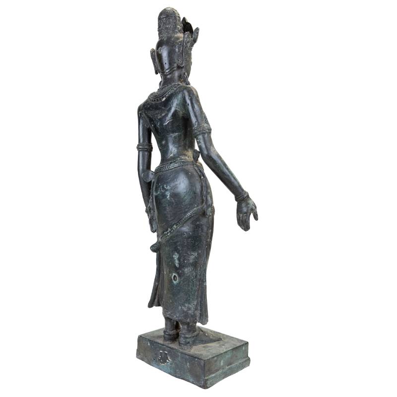 bronzen devata beeld met khmer invloed en sierlijke vorm