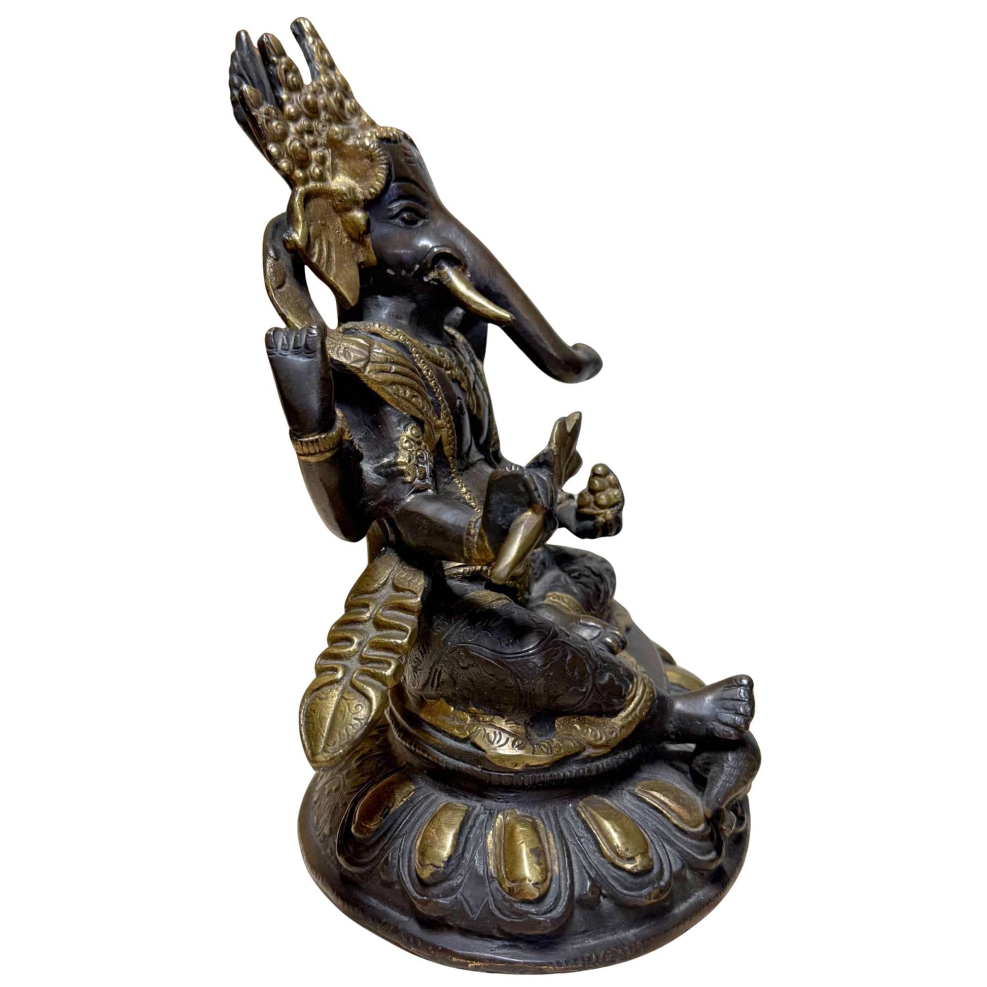 Bronzen Ganesha met lotusbasis, symbool voor bescherming, geluk en innerlijke kracht