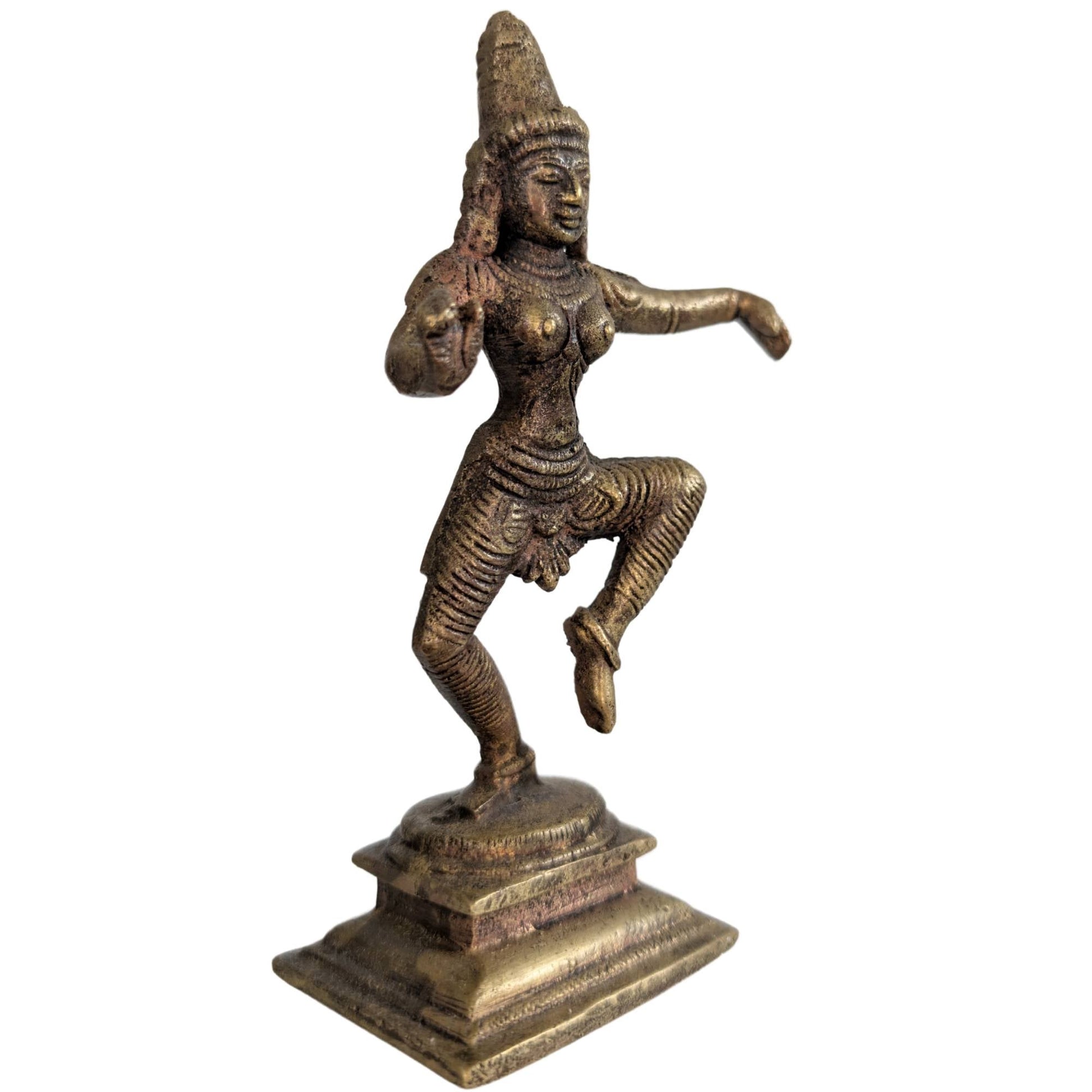 Detail van de gracieuze danshouding van de bronzen godin Parvati.