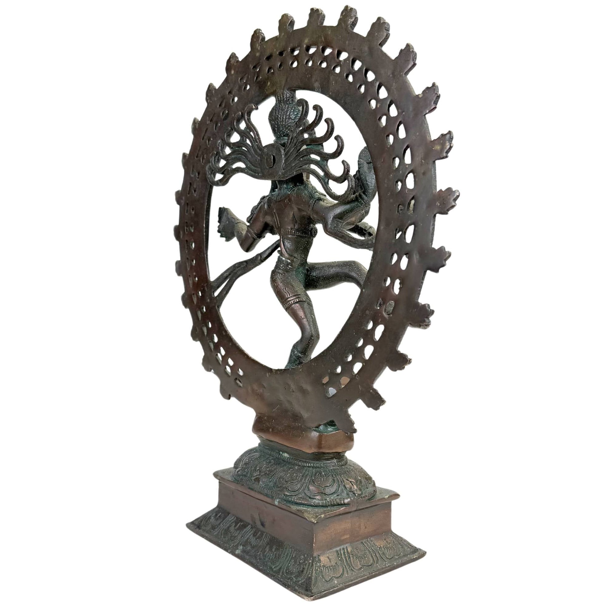 Bronzen Nataraja tempelsculptuur met lotusvoet, dynamische danshouding en rijk uitgewerkte sokkel