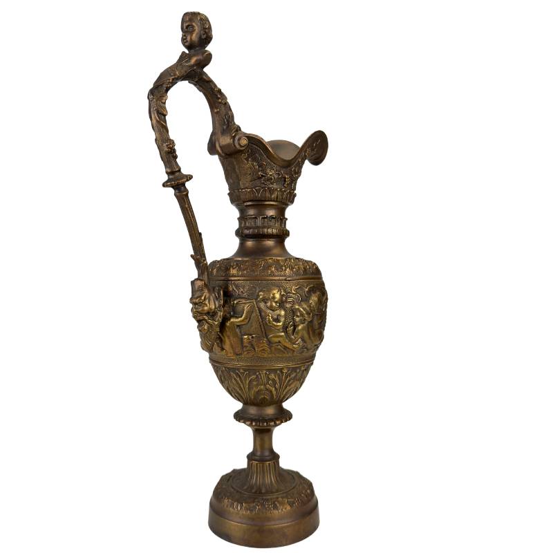 bronzen sierkan met sculpturale handgreep en figuur detail