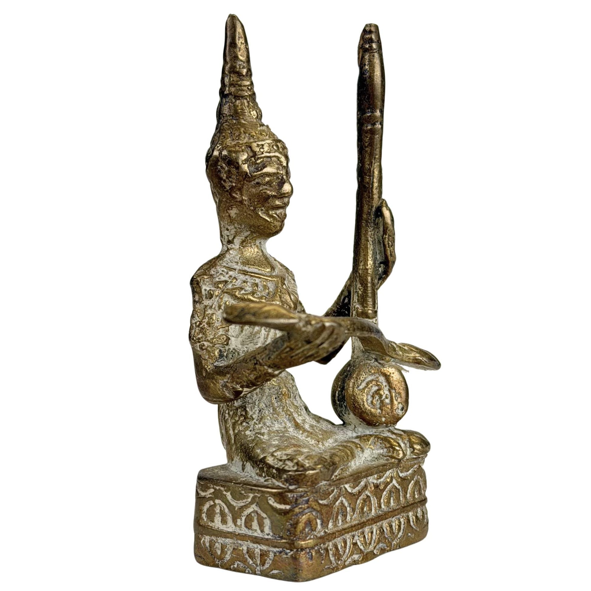 Thaise bronzen figuur met traditioneel muziekinstrument