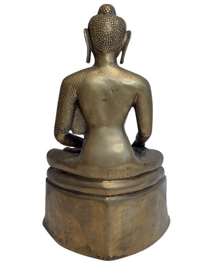 Detailed bronze robes on the seated Shakyamuni