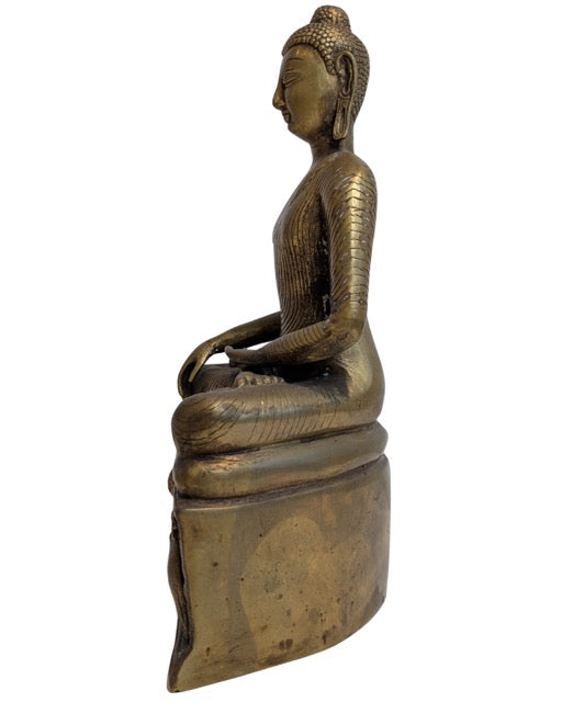 Serene face of the Burmese Mandalay Buddha