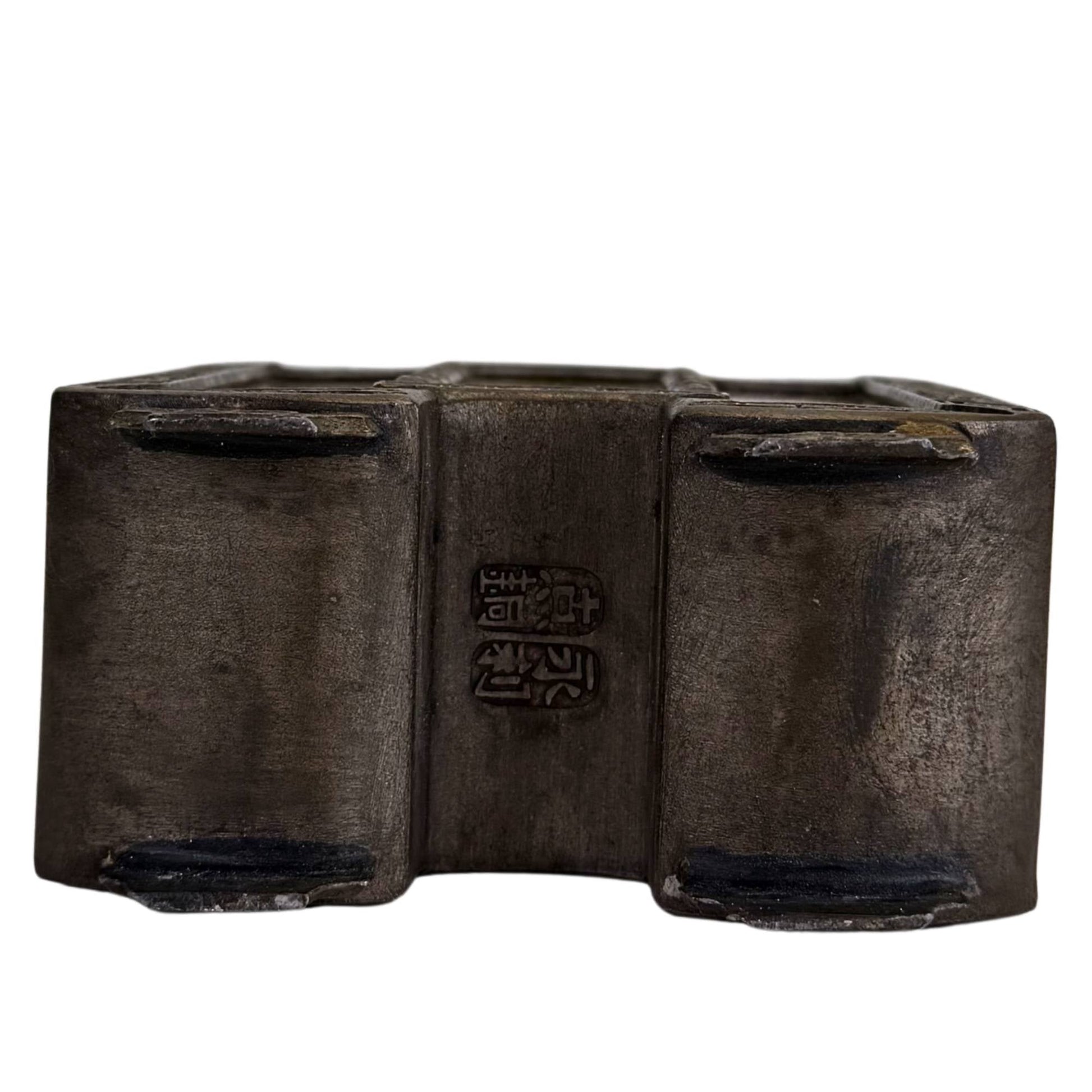 Chinees kunstobject met hofdames, bloemenmotieven en symbolische details