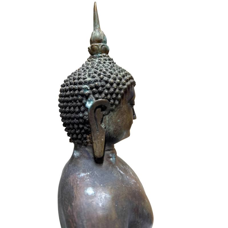 Chinese Yongle-Style Buddha – Gilt Bronze with Six-Character Mark, 46 cm – close view of the central details