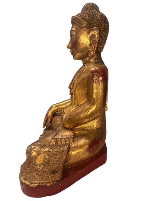 Inlaid eyes giving the Mandalay Buddha an attentive expression