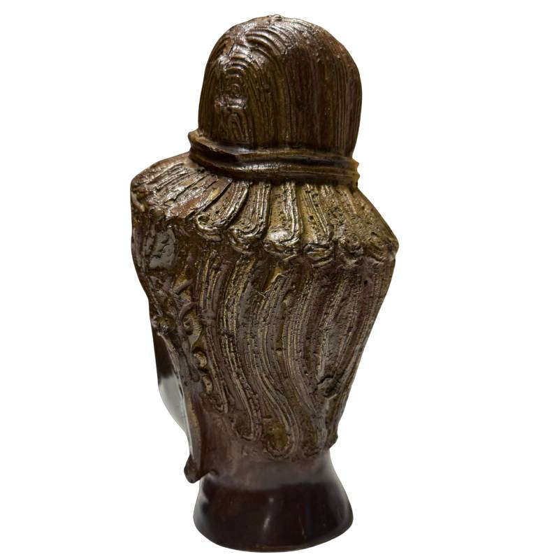 Decoratief bronzen Boeddha hoofd met donkere patina en ingetogen uitstraling