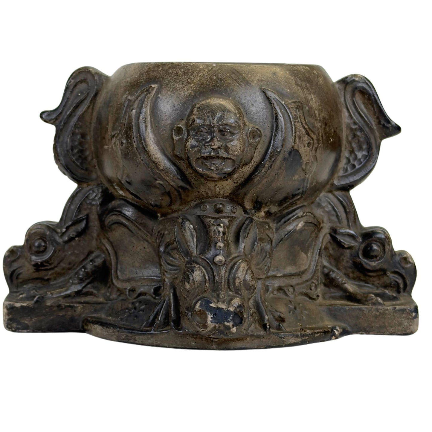 Decoratieve pot met draken en expressieve gezichtsmotieven