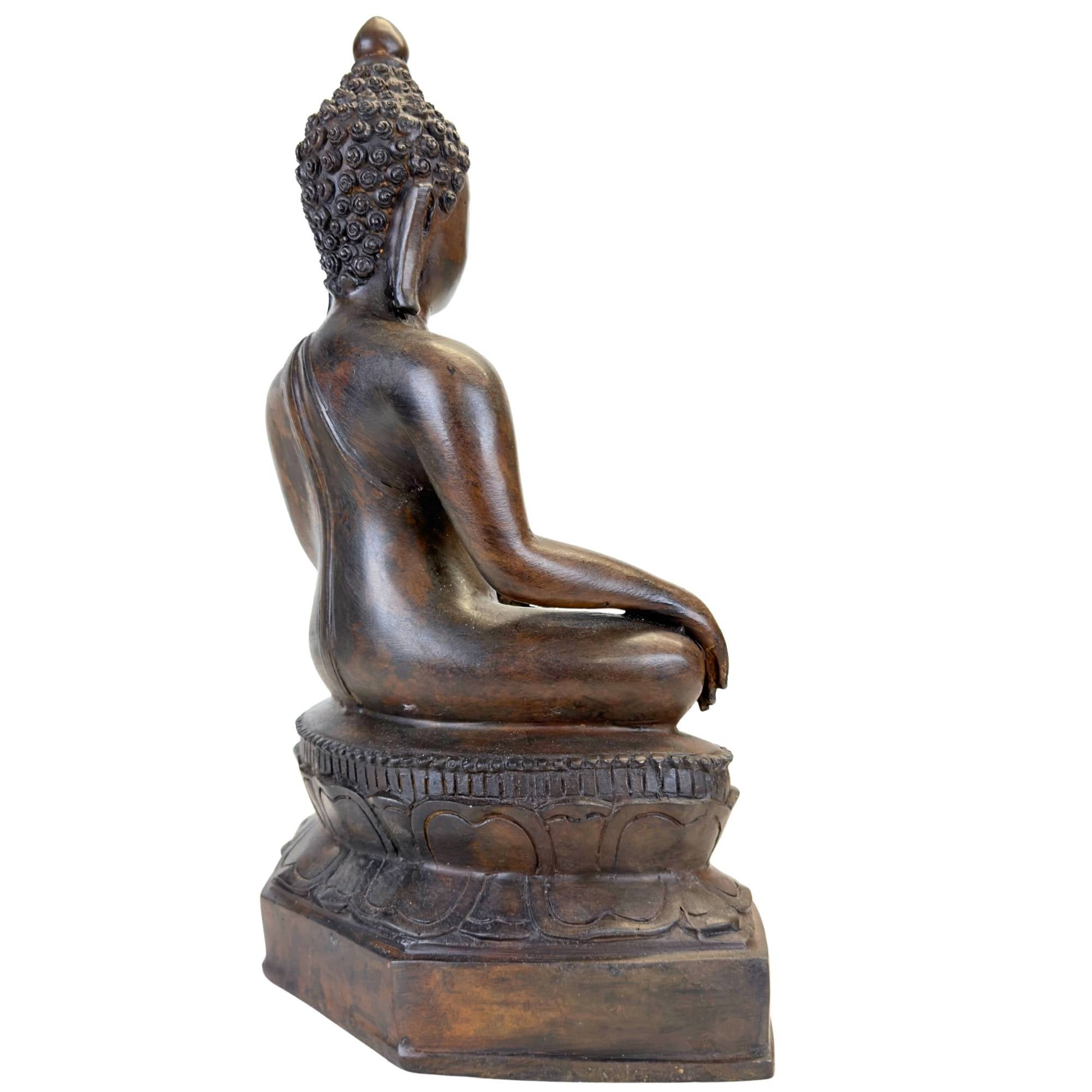 Detail van de hand in Bhumisparsha Mudra (aanraken van de aarde).