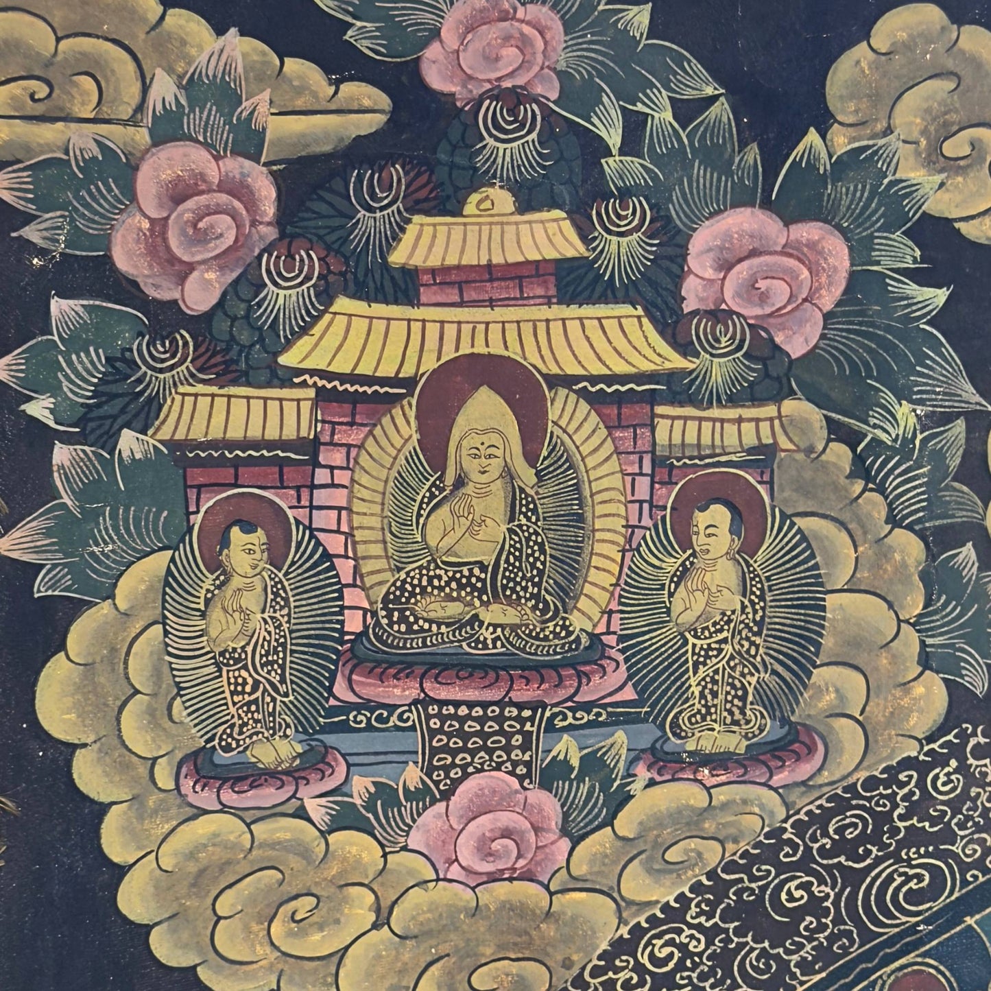 Close-up van het Jianding (鉴定) lakstempel op de achterzijde van de Thangka