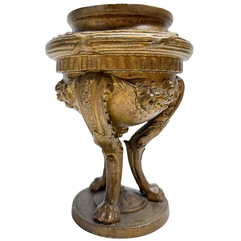 Detail van ornamenten op een Frans bronzen dienblad
