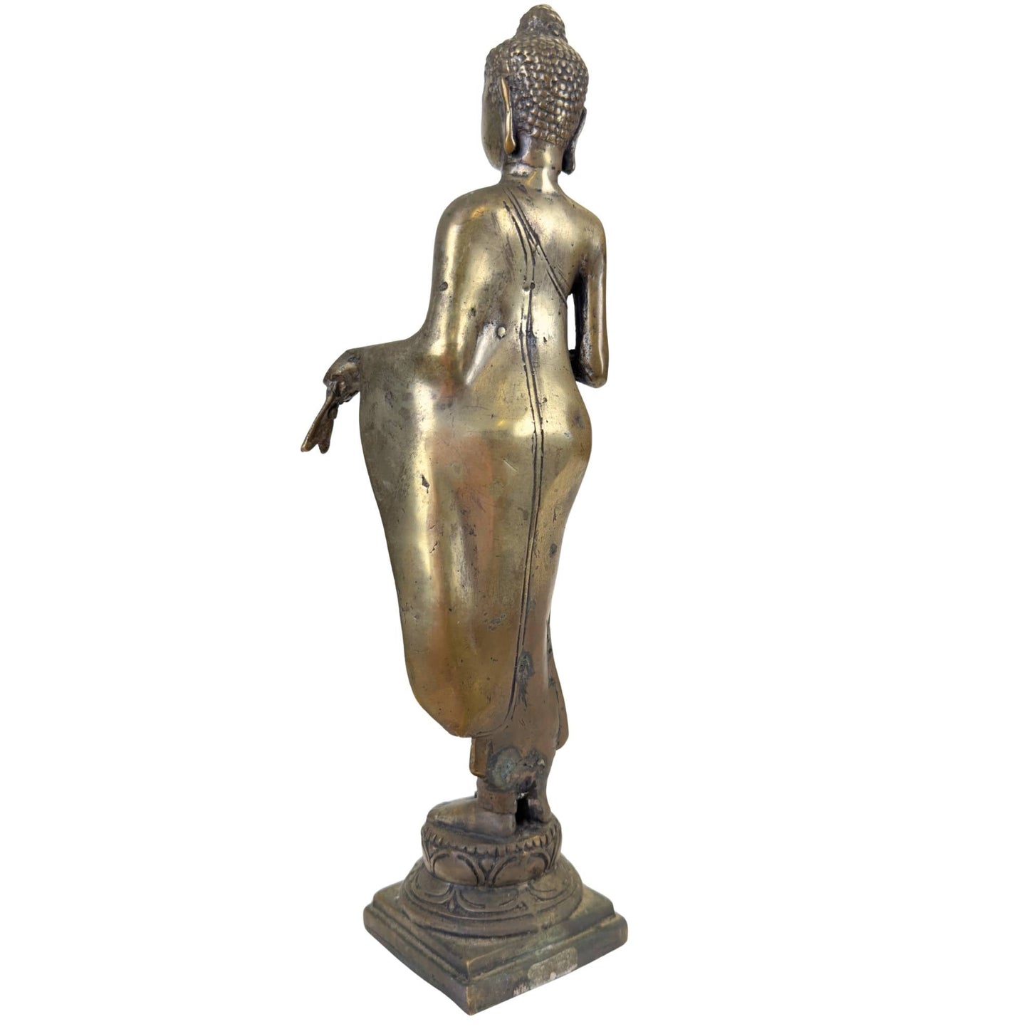 Close-up van de serene gelaatsuitdrukking van een antiek bronzen Boeddha.
