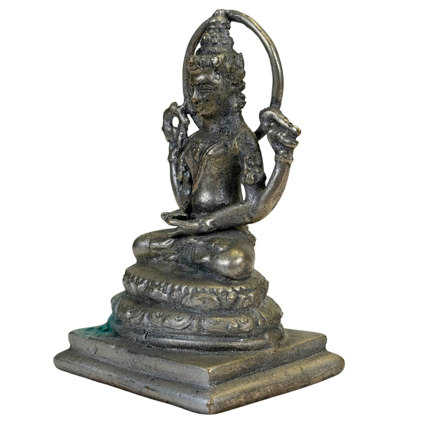 Detail van Vishnu aureool en hoofdtooi op compact Indonesisch bronzen beeld met doorleefde oppervlakte