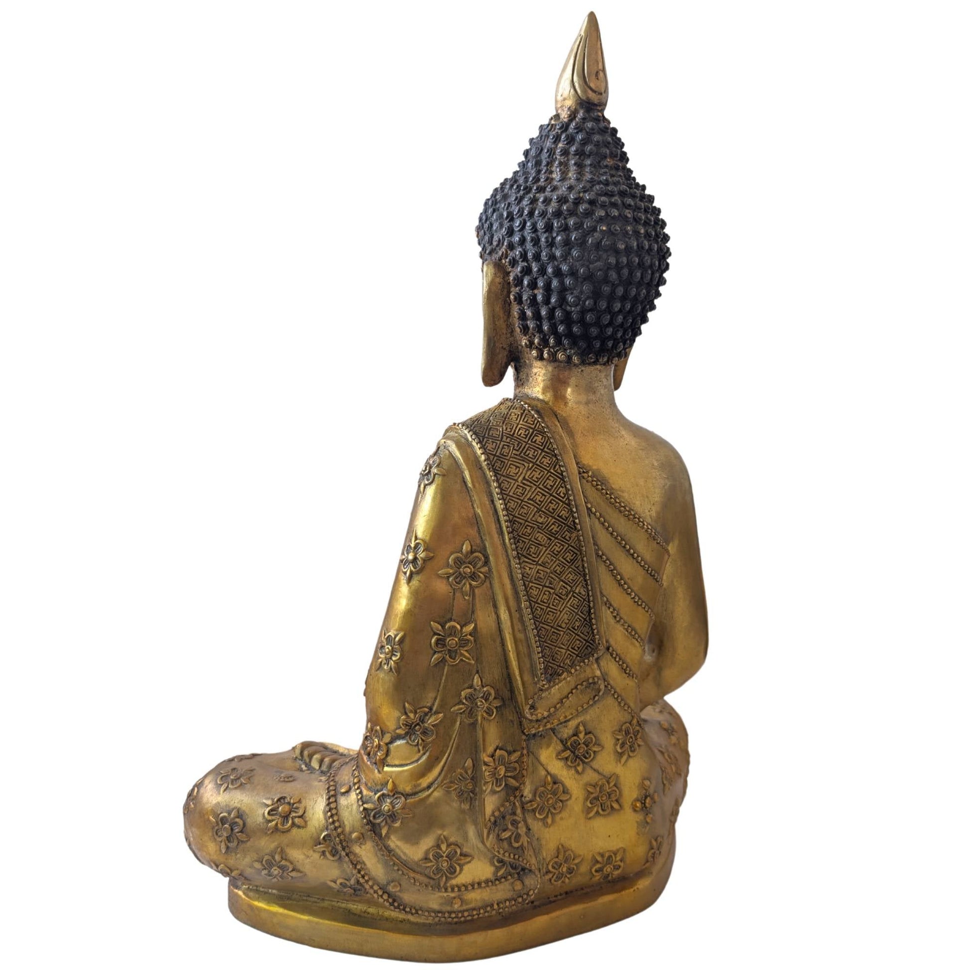 Close-up van de Dhyana Mudra handhouding van een authentiek Tibetaans-Boeddhistisch bronskleurig beeld.