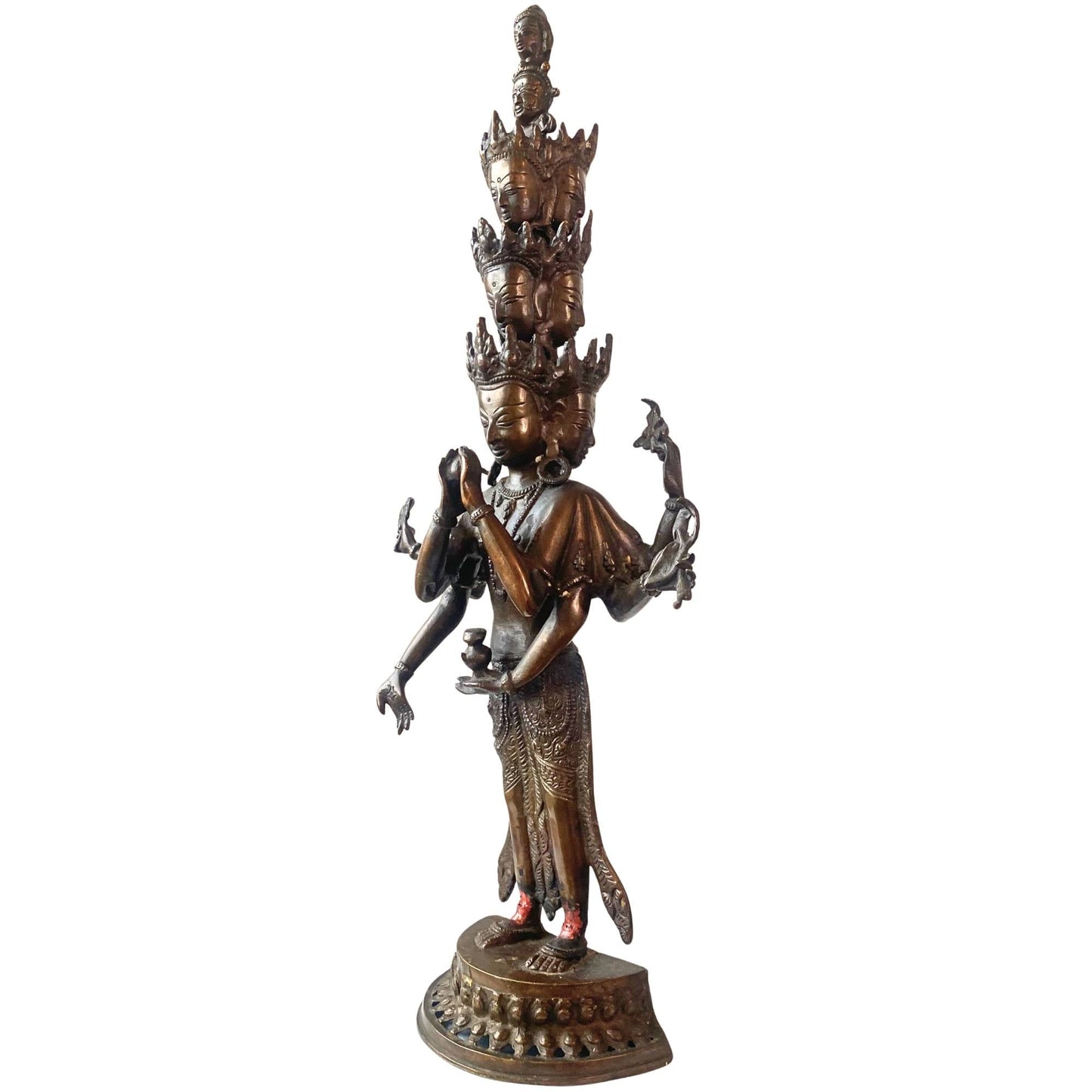 Close-up van de elf gestapelde hoofden van Avalokiteshvara brons