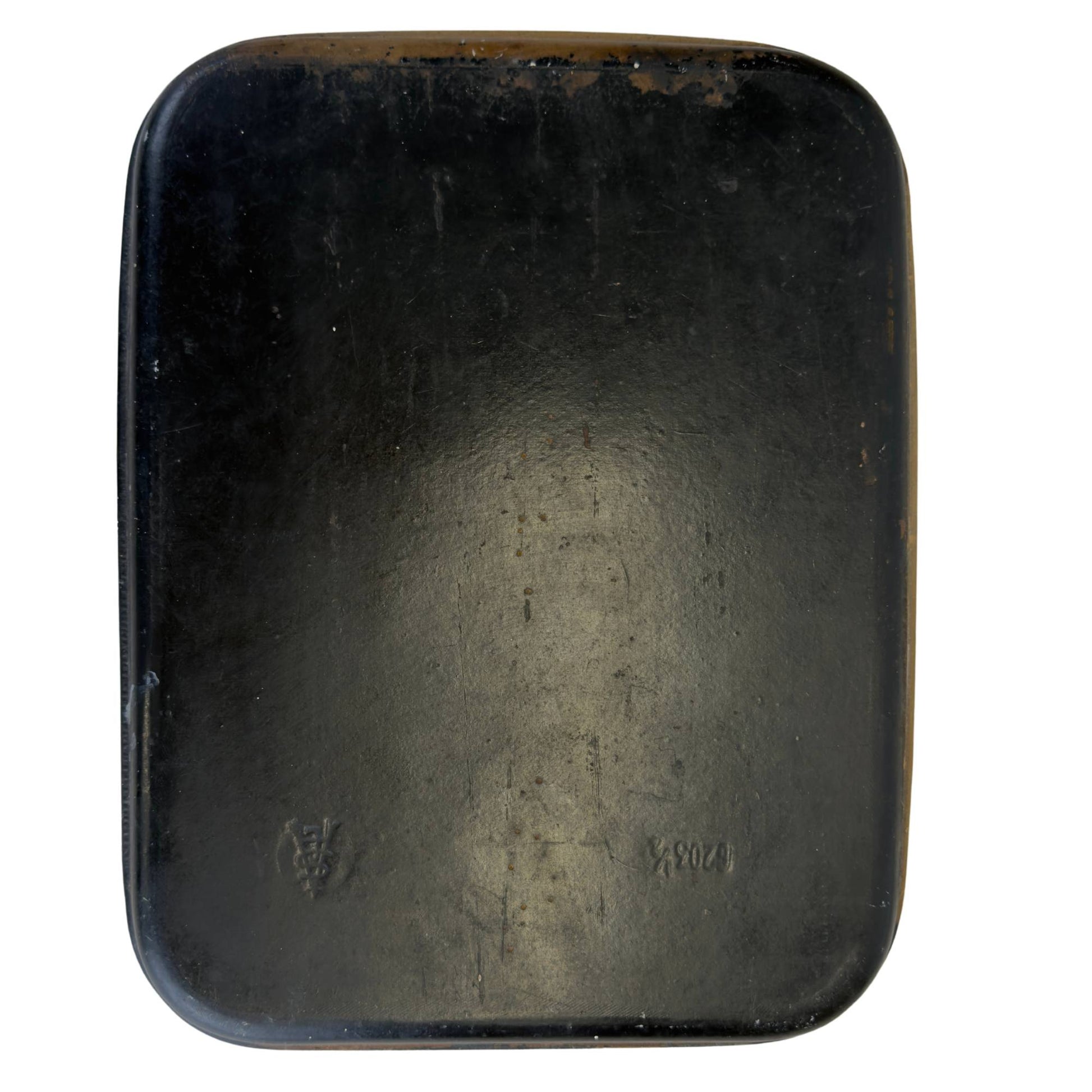 Achterzijde van antiek Frans papier maché dienblad met blindstempel en modelnummer 10203½