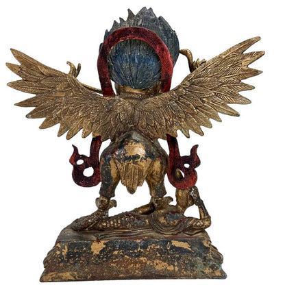 Garuda beschermfiguur van brons met resten polychromie uit Himalaya