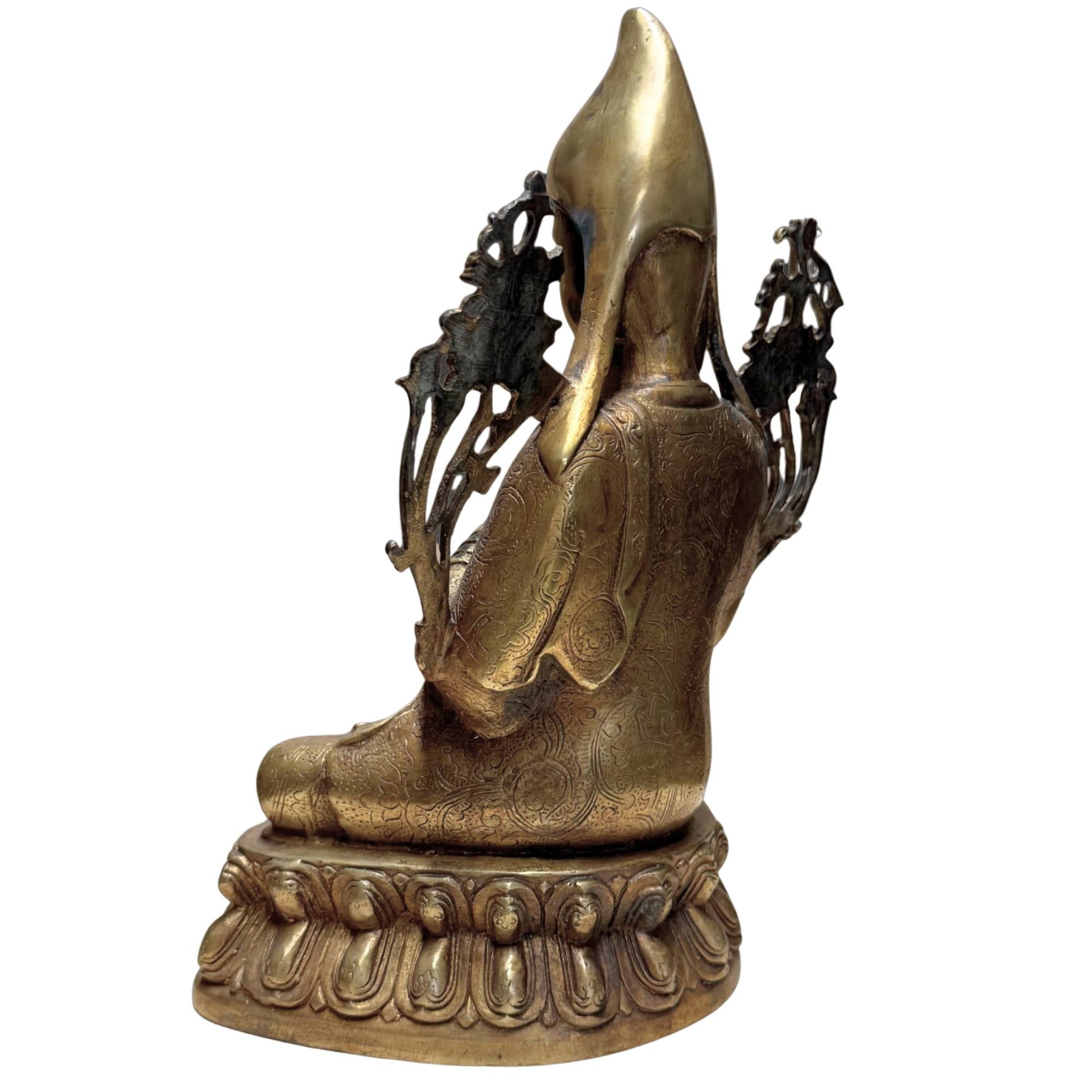Beeld van de stichter van de Gelugpa (Geelmuts) traditie in brons.