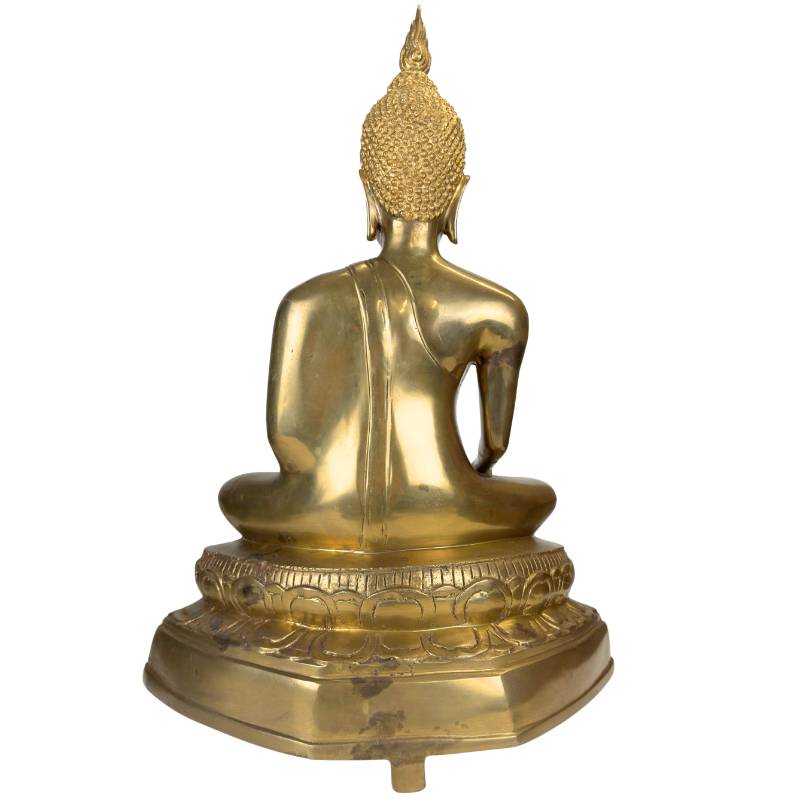 Detail van het serene gelaat van een antieke Thaise Boeddha uit de 19e eeuw.