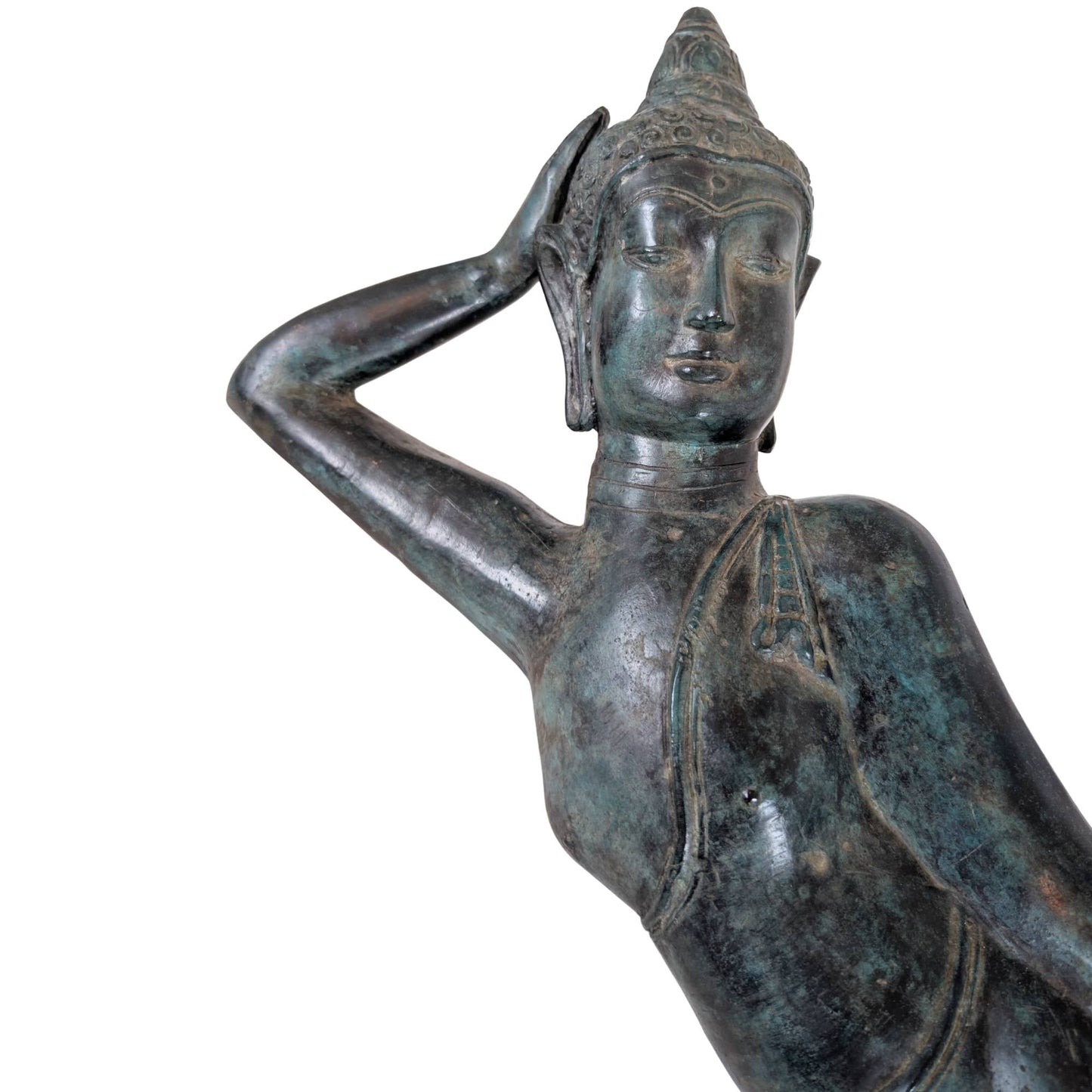 Detail van het gezicht van een Thaise Boeddha met zichtbare resten van vergulding en patina