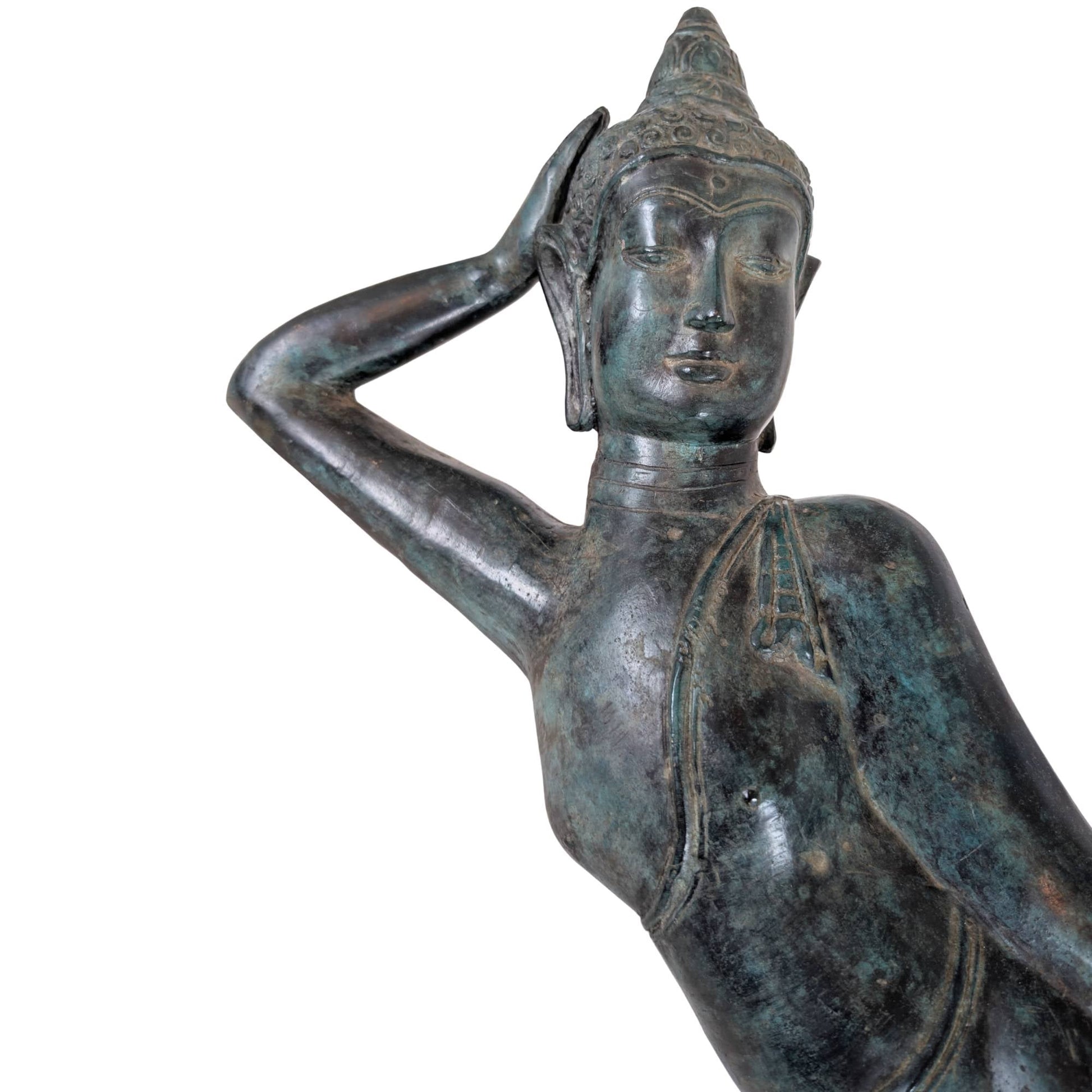 Detail van het gezicht van een Thaise Boeddha met zichtbare resten van vergulding en patina