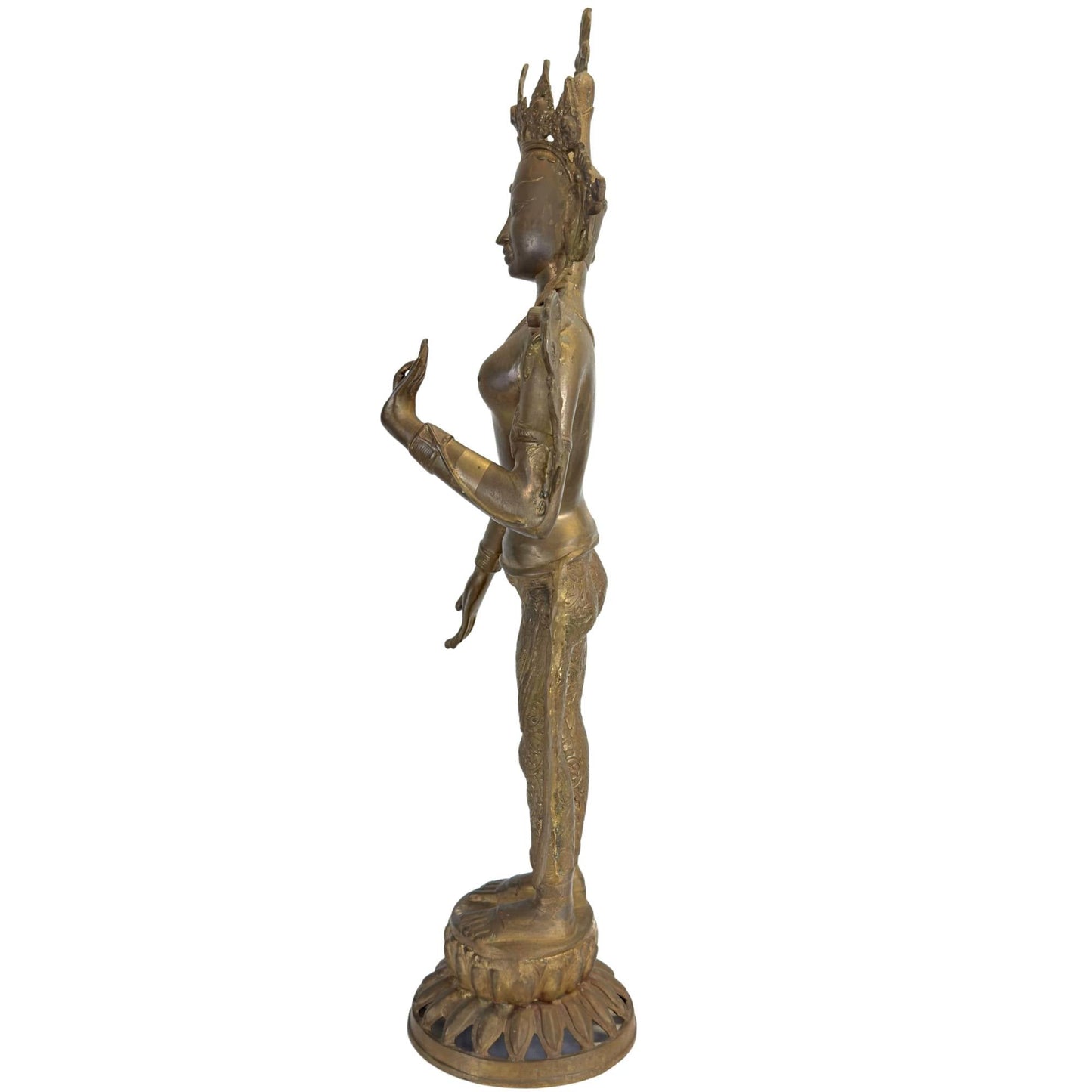 Achteraanzicht van een antieke bronzen Groene Tara met rijk gegraveerde dhoti en vuurvergulding.