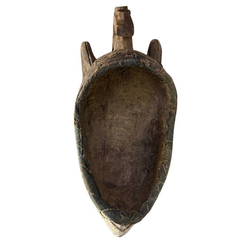 Groot Afrikaans ritueel masker, houten tribaal kunstobject met open structuur, oude patina en krachtige uitstraling
