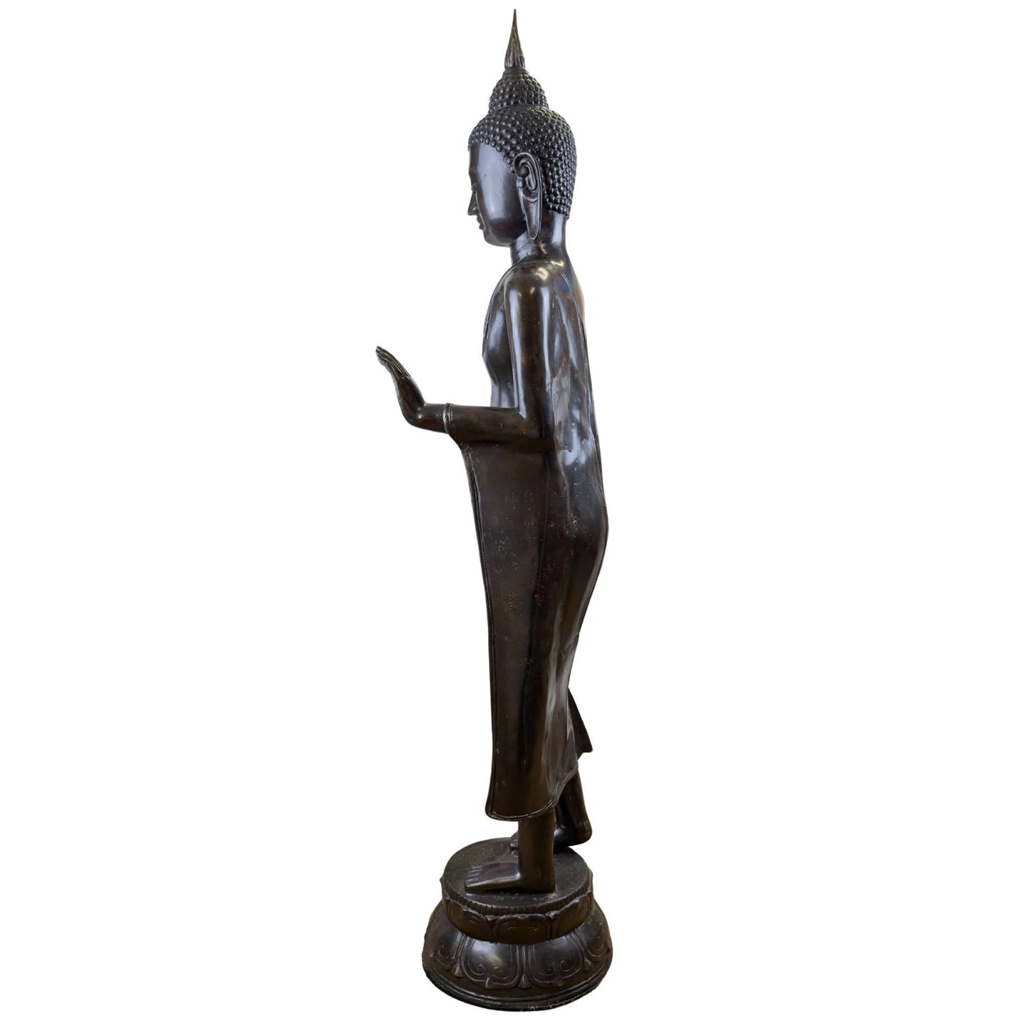 Groot bronzen Boeddhabeeld als statement voor interieur