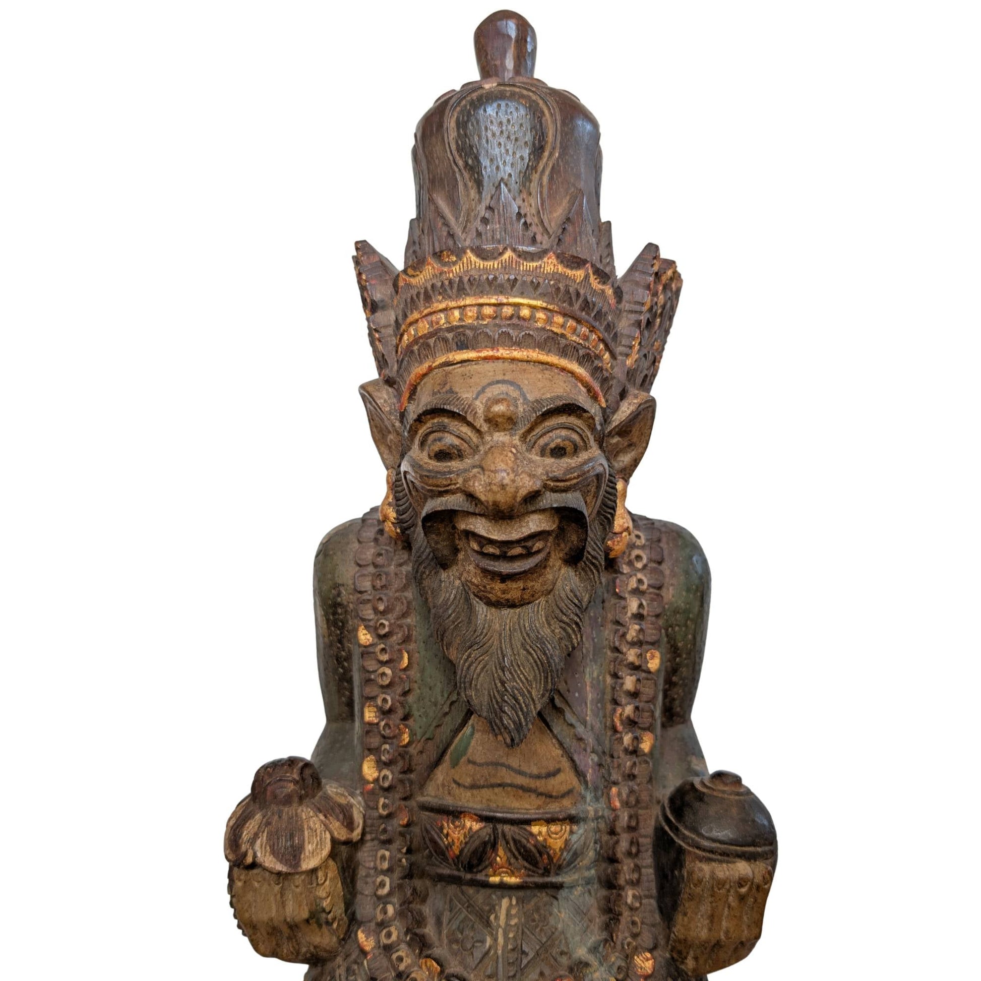 Overzicht van de artistieke balans en de hoogte van het Balinese snijwerk.